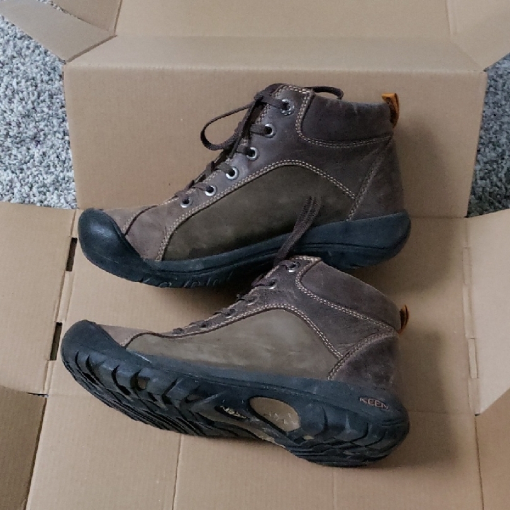 KEEN leather boots